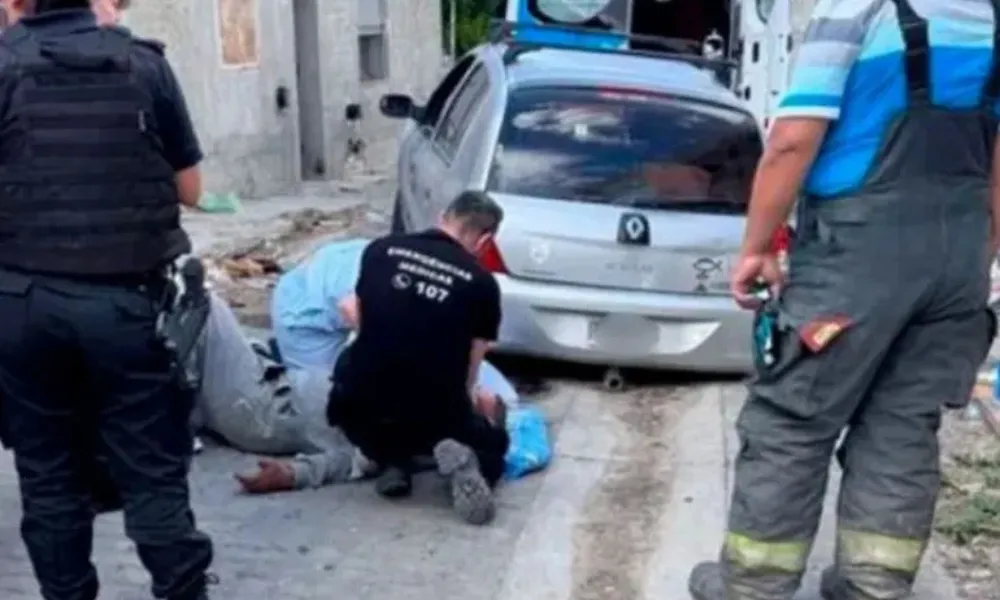 víctima siendo auxiliada