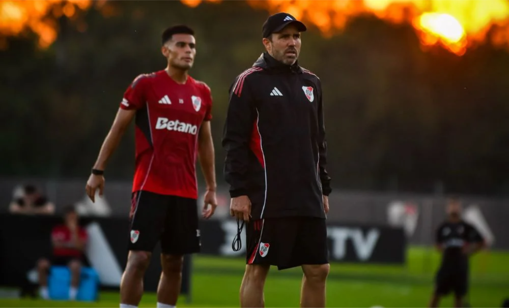 El equipo llega en racha y busca sostenerse arriba, pero las variantes obligadas.