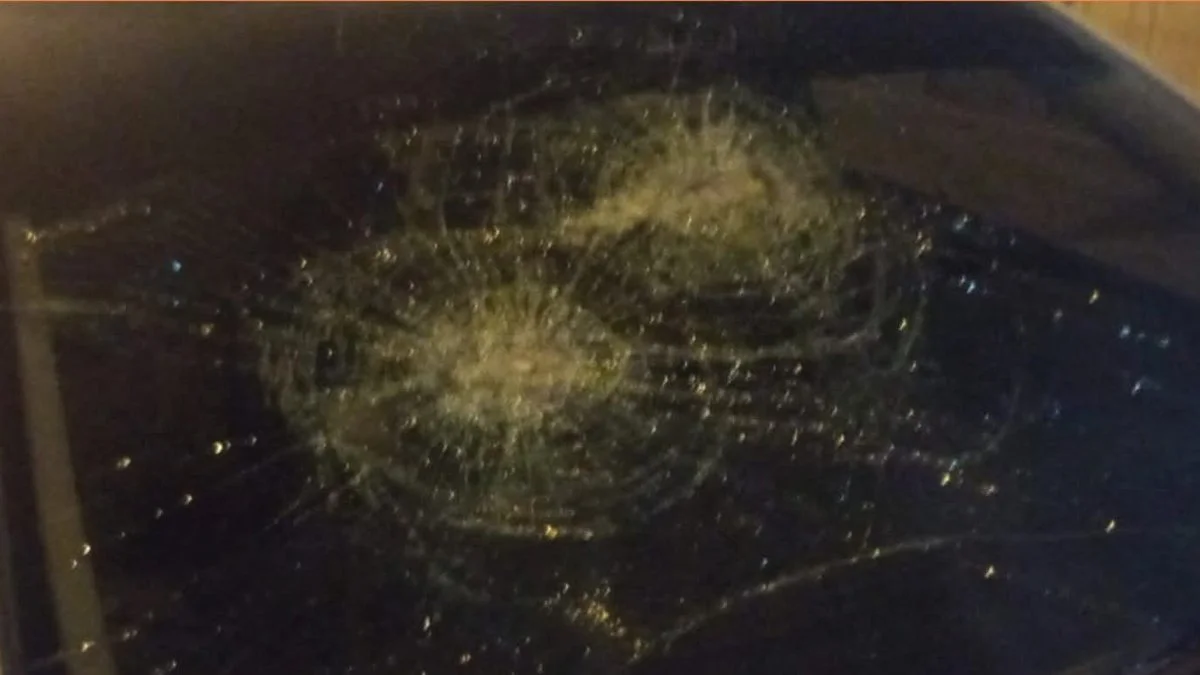 Auto dañado en Comodoro