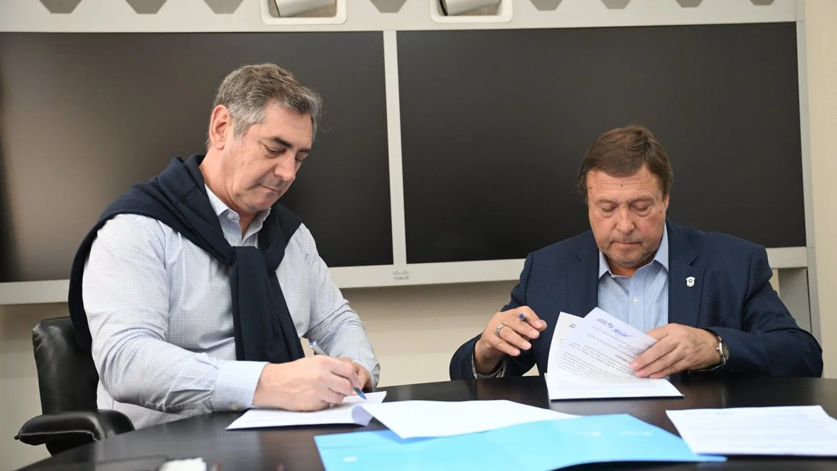 Weretilneck firmó el traspaso de las rutas 22 151