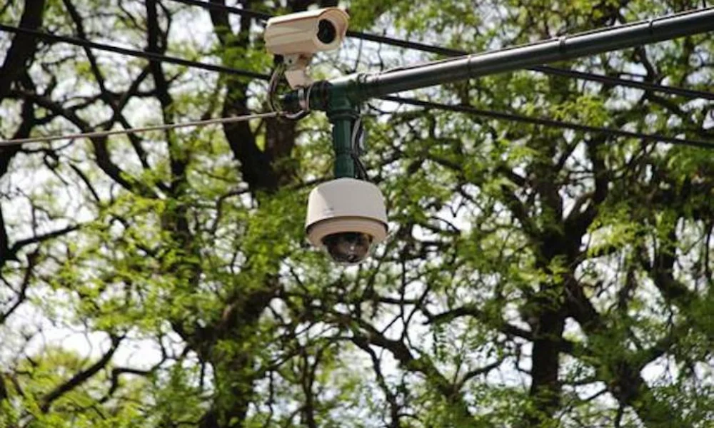 La violencia ocurrió a la vista de todos y quedó grabada.