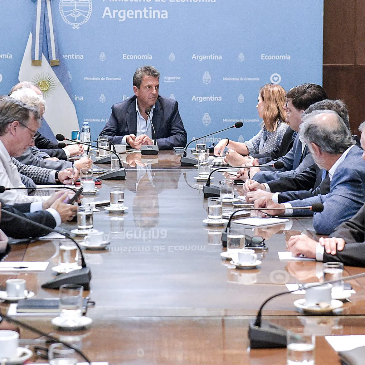 Mesa de trabajo del Ministerio de Economía