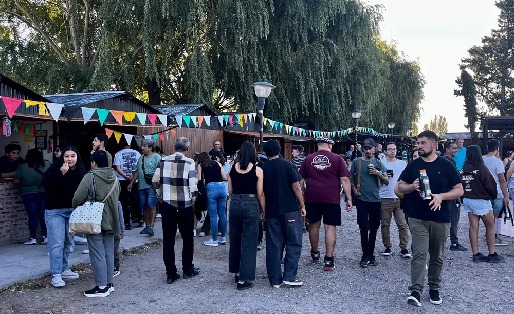 Feria de Artesanos y Productores de 28 de Julio
