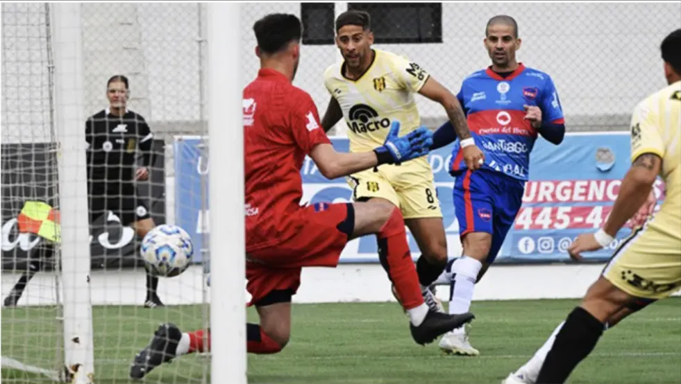 Gol de Deportivo Madryn Bruno Pérez 6 minutos primer tiempo