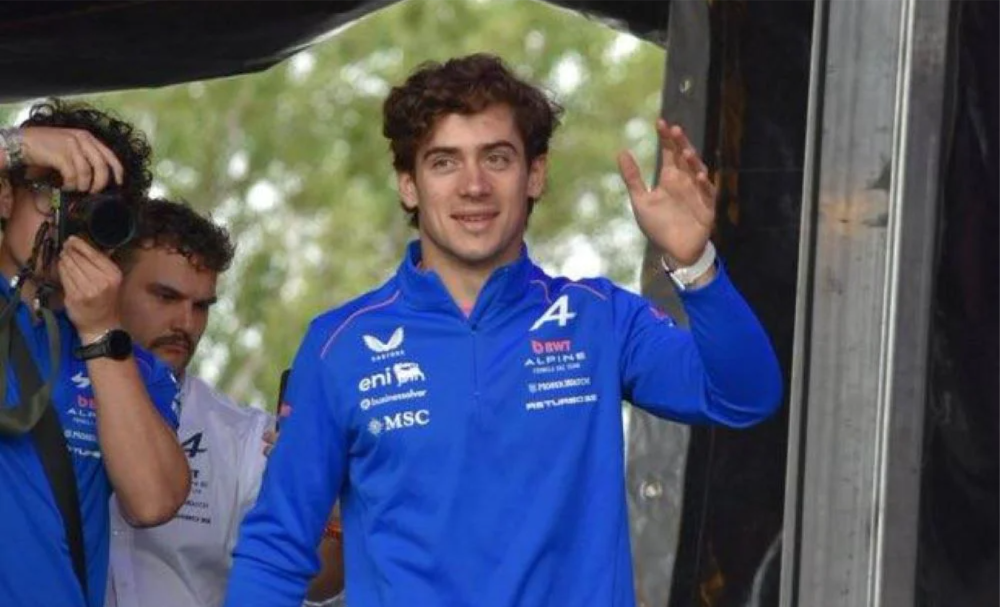 El argentino superó el primer corte de la clasificación y terminó 16° en el circuito de Albert Park.
