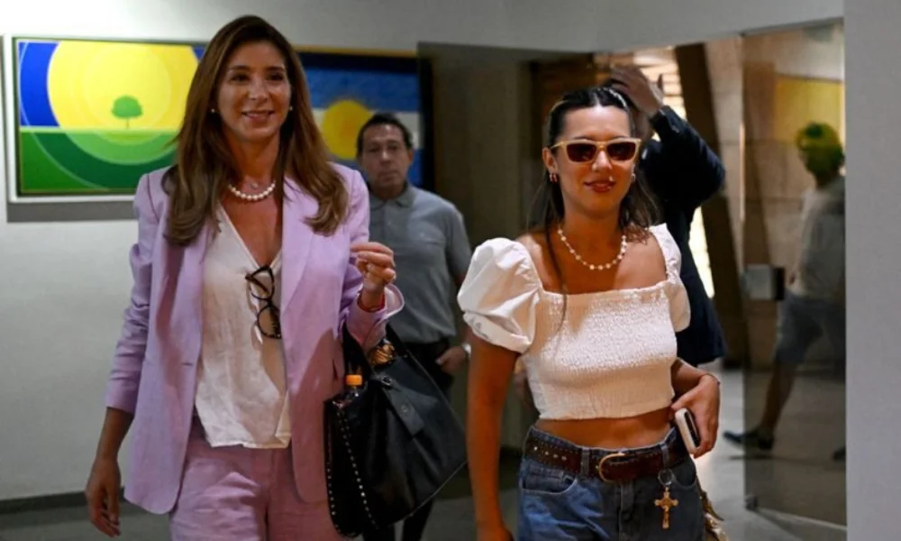 El Tribunal de Justicia de Río de Janeiro habilitó su salida del país, aunque impuso una condición económica significativa.