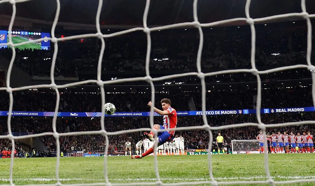 Penal de Julián Álvarez (Foto: REUTERS)