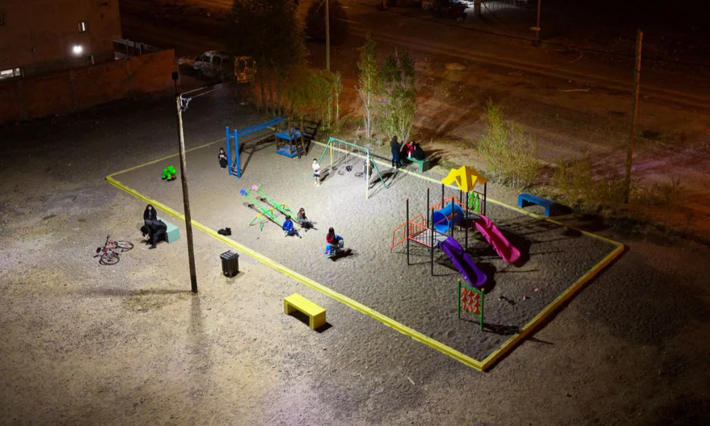 Iluminación LED en la plaza del Área 13