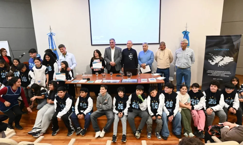 Homenaje en la Legislatura al ARA General Belgrano