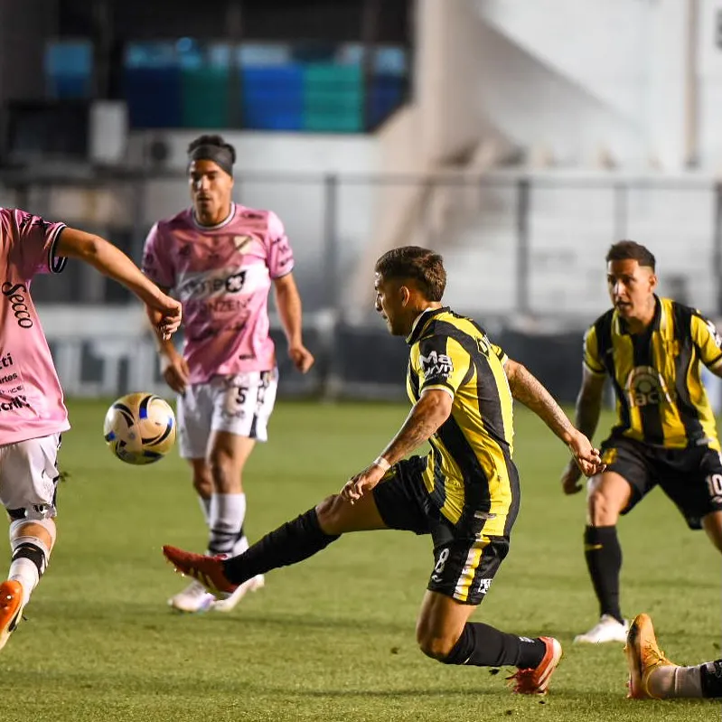 Deportivo Madryn sumó un punto que vale oro. 3