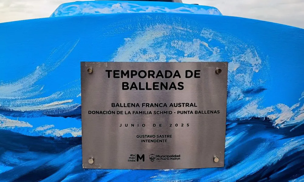 monumento a la ballena en Madryn