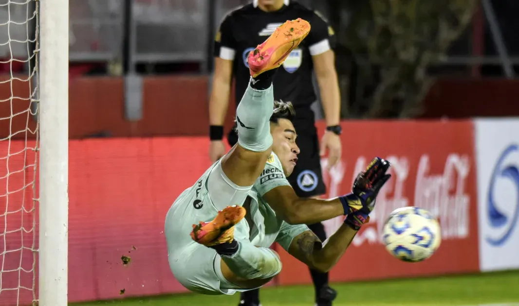 Tras un empate sin goles ante Instituto, el Globo avanzó a octavos