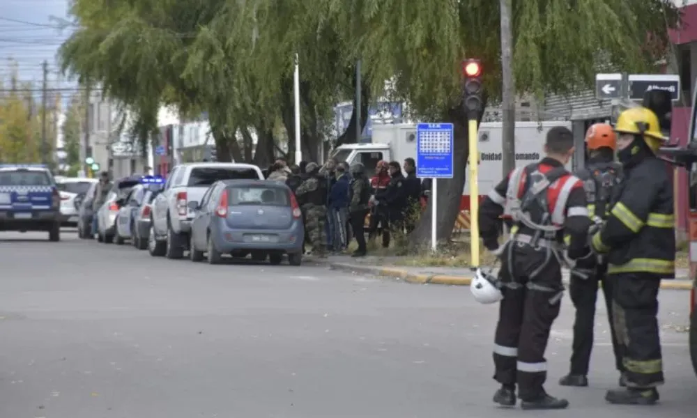 Hombre atrincherado en Río Gallegos Foto JOSÉ SILVA para LA OPINIÓN AUSTRAL