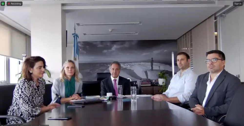 Diego Lapenna junto a Daniel Scioli en el anuncio