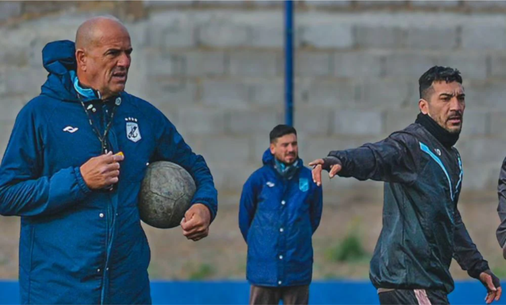 Christian Corrales debutará este domingo ante un Villa Mitre que nunca pudo ganar en Puerto Madryn.