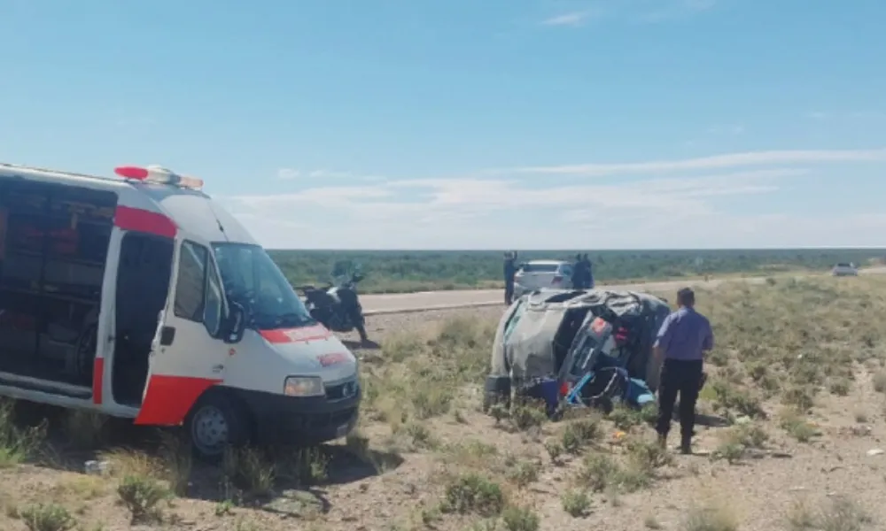 Vuelco con heridos cerca de Sierra Grande