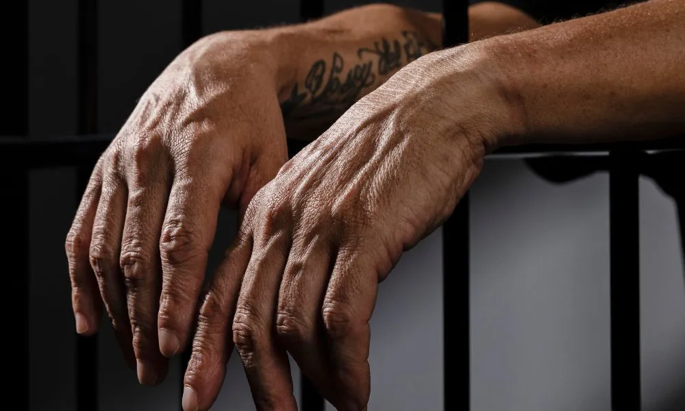 Detectaron una red de extorsión sexual operada desde una cárcel Foto Freepik