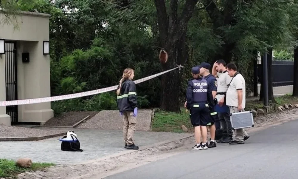 Azábal fue trasladado al sanatorio Allende, donde los médicos intentaron reanimarlo durante casi una hora.