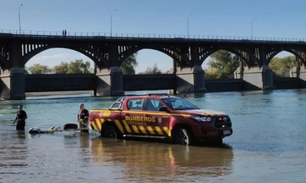 Un hombre de 45 años y su hijo de 6 quedaron a la deriva en el Dique Ingeniero Ballester.