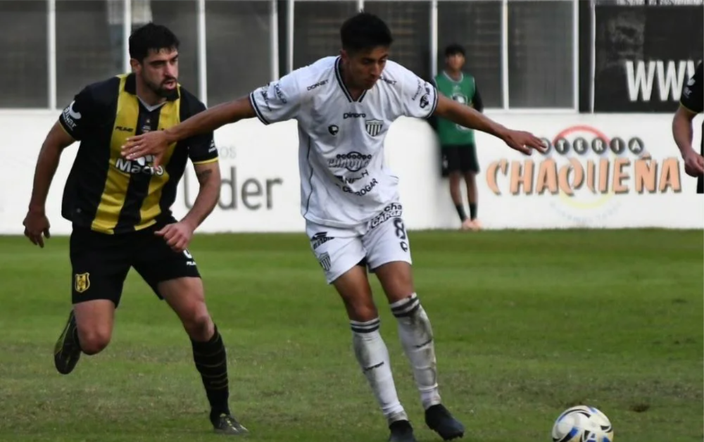 El equipo de Cristian Díaz ganó 2-1 en Resistencia, sostuvo la diferencia en el tramo final.