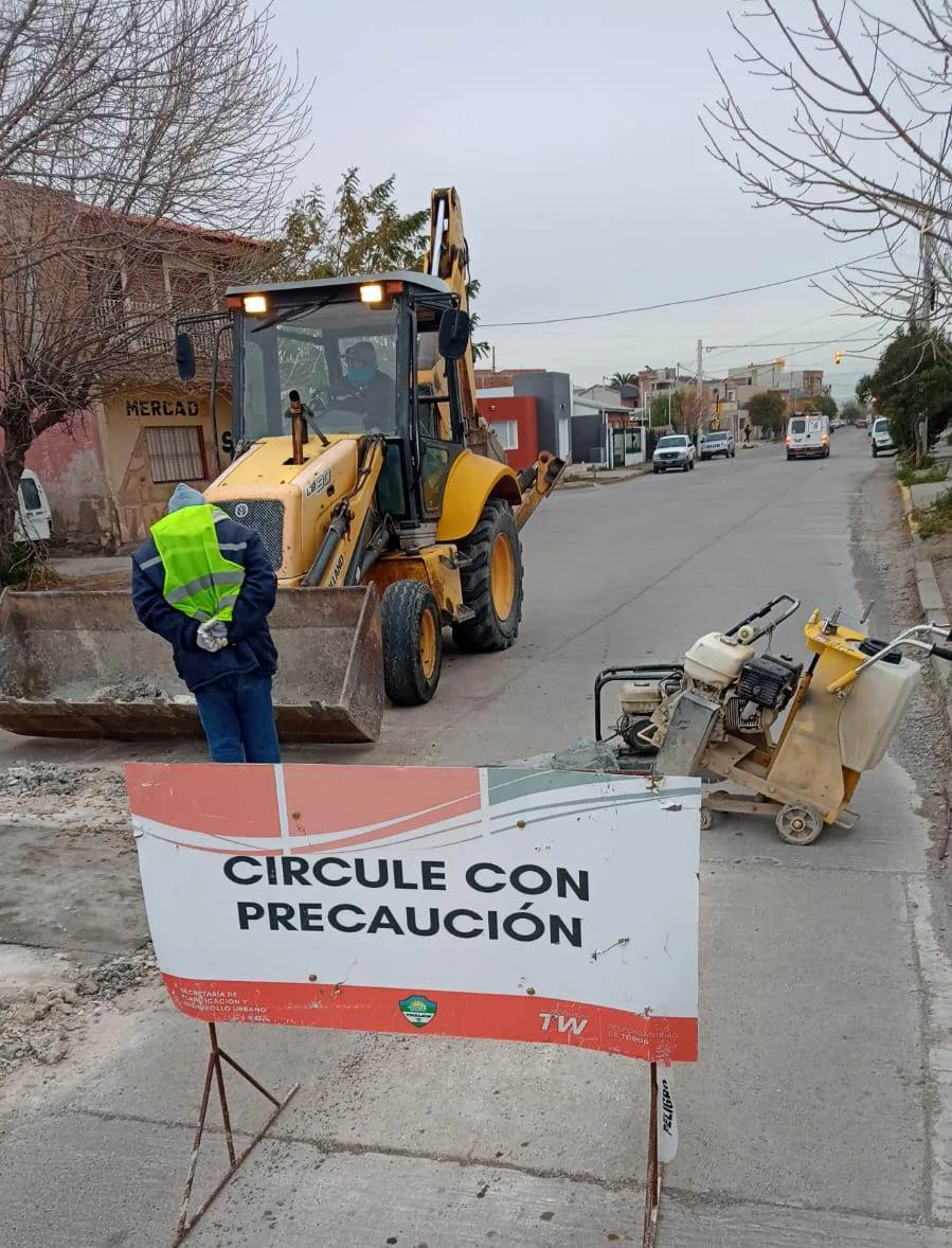 Continua la reparacion de calles en Trelew