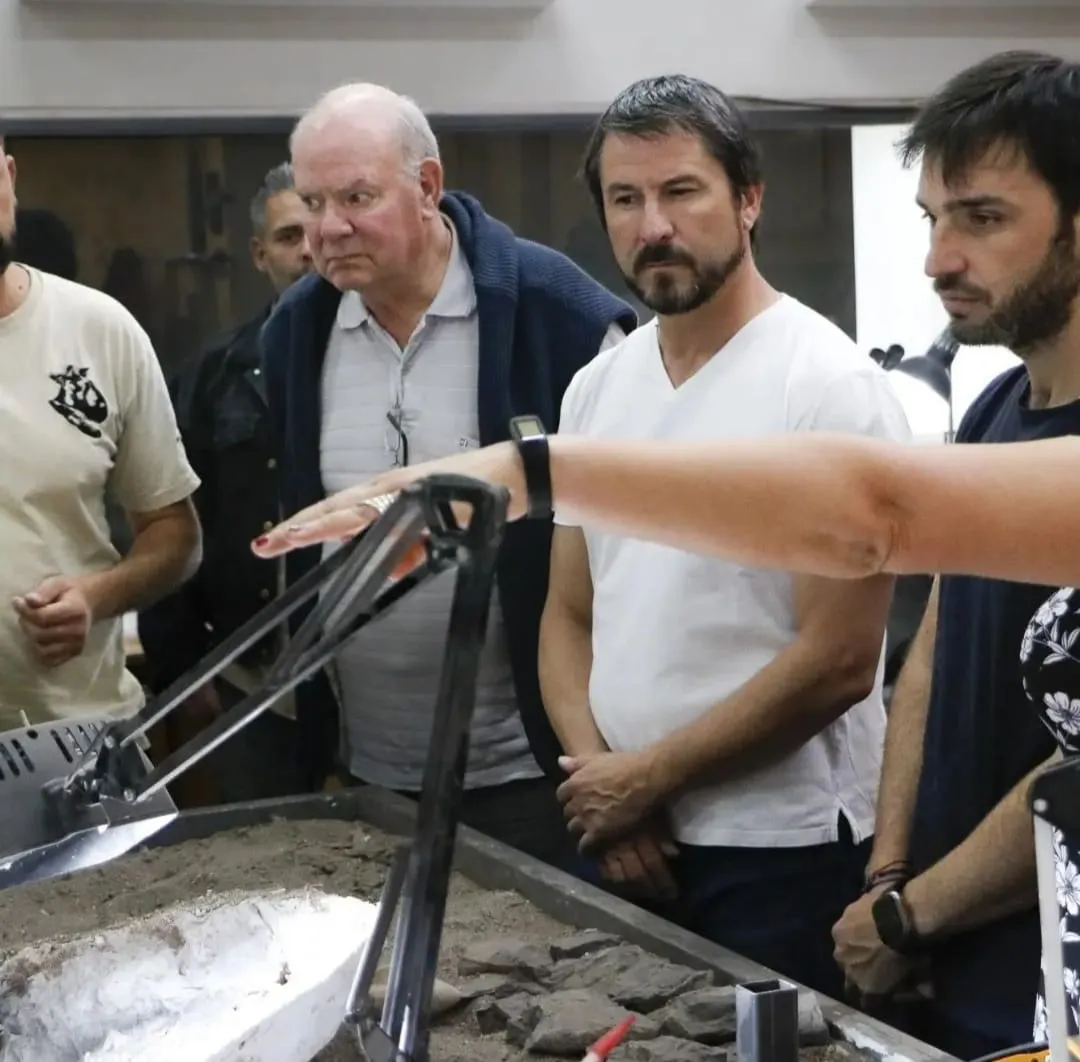 El gobernador Ignacio Torres recorrió junto a Gerardo merino la obra del MEF