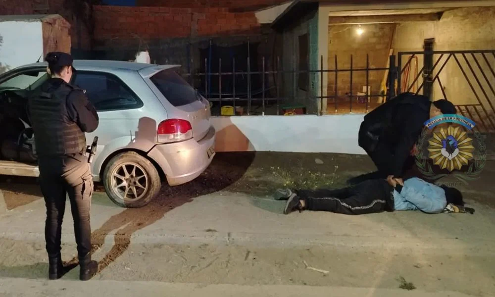 Intentó robar un estéreo y lo encontraron dentro del auto