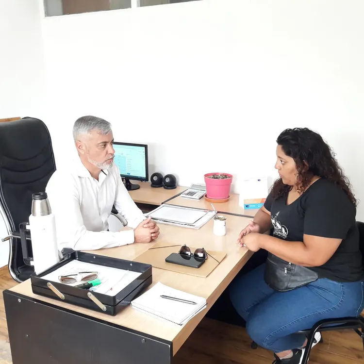 Martín Luna con la presidente de conductoras profesionales.