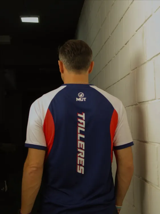 El Pupi estuvo en Remedios de Escalada y presentó la indumentaria. 3