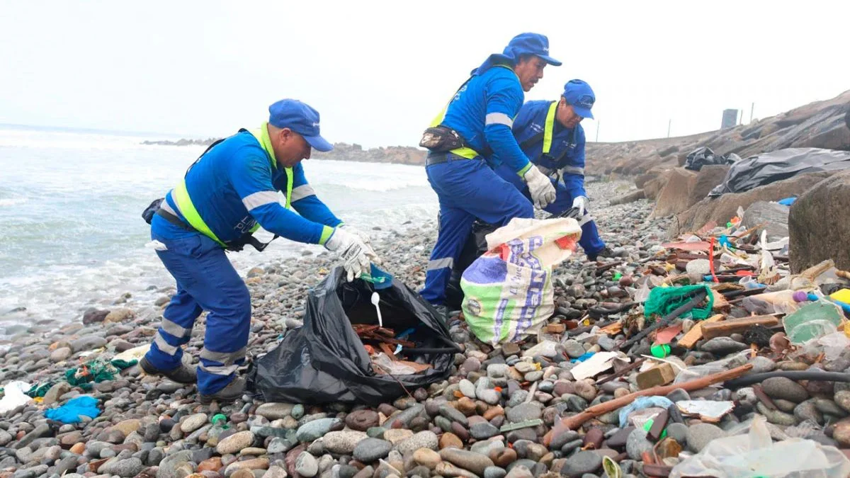 Limpieza de playas en Lima. Foto Municipalidad de Miraflores