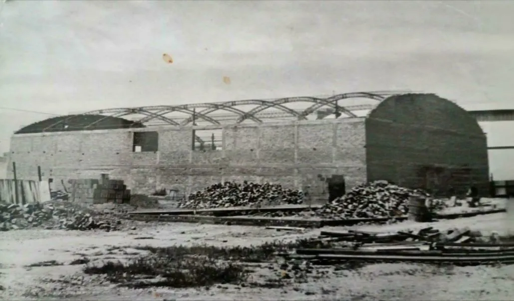 Ferro cumple 72 años y sostiene una identidad ligada al origen ferroviario.