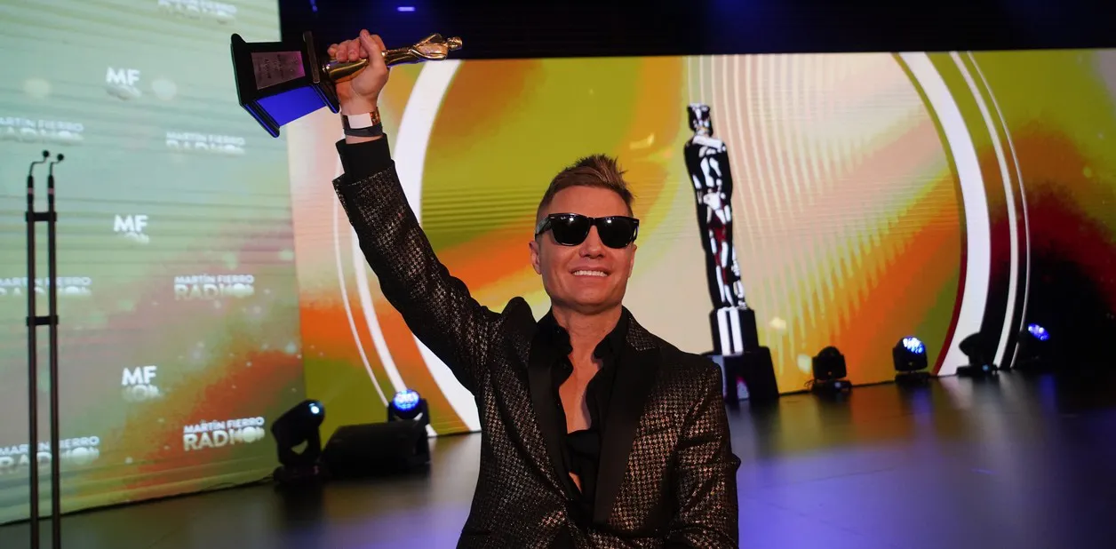 Martin Fierro de Oro para Santiago del Moro