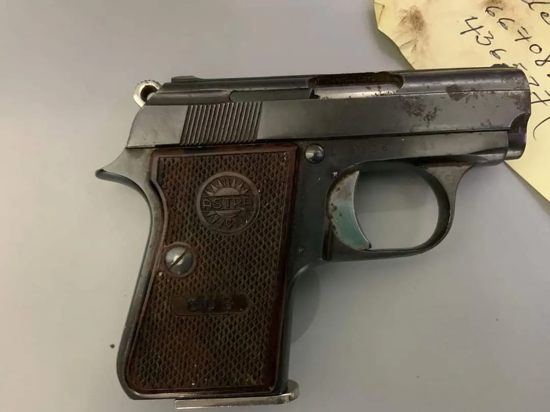 Arma encontrada en donación, policlal1