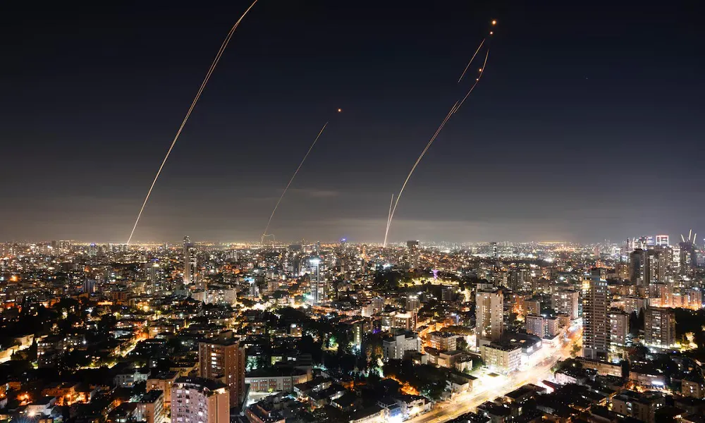 Misil impactó en Tel Aviv
