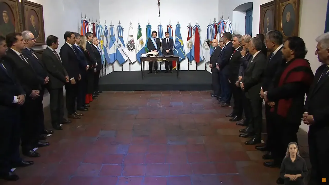 Ignacio Torres y 19 gobernadores firmaron el Pacto de Mayo en Tucumán