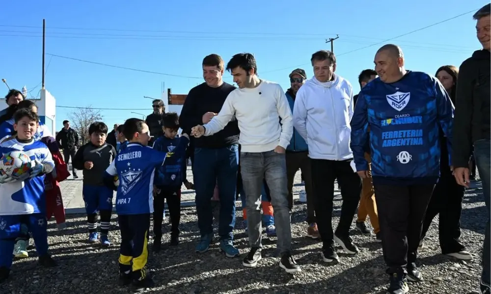 Visita del gobernador al Club Roca