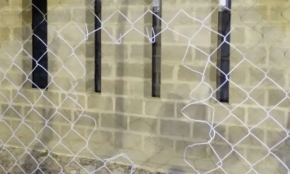 Cortaron el alambrado de la pista de atletismo de Dolavon