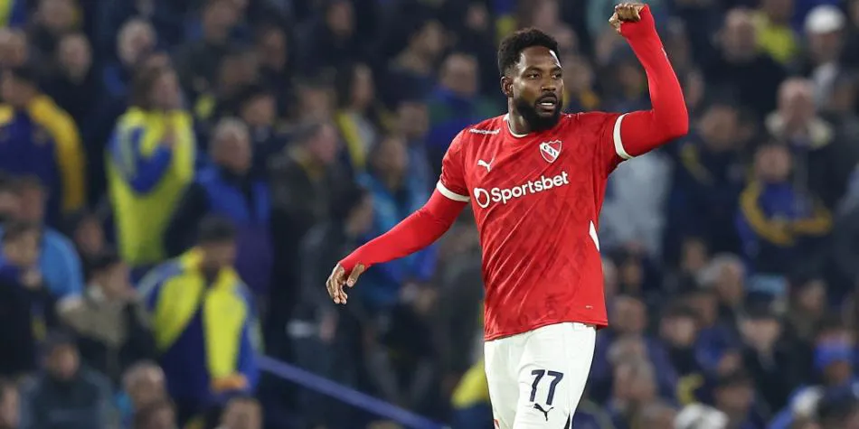 El Rojo venció a Boca en La Bombonera y avanzó a semifinales con un gol de Angulo.