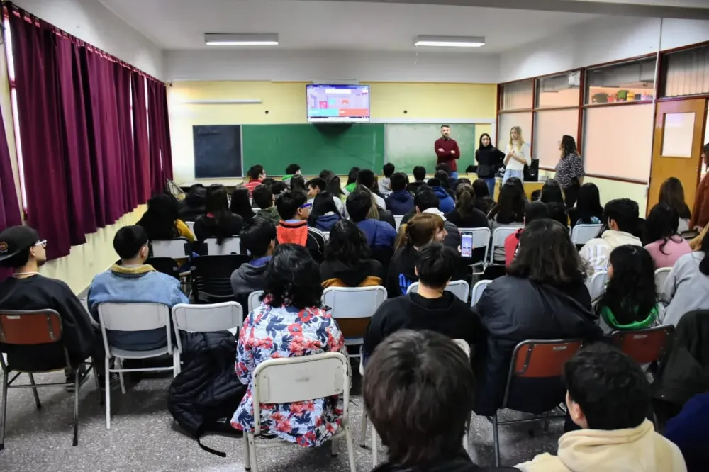 Charla en colegios secundarios