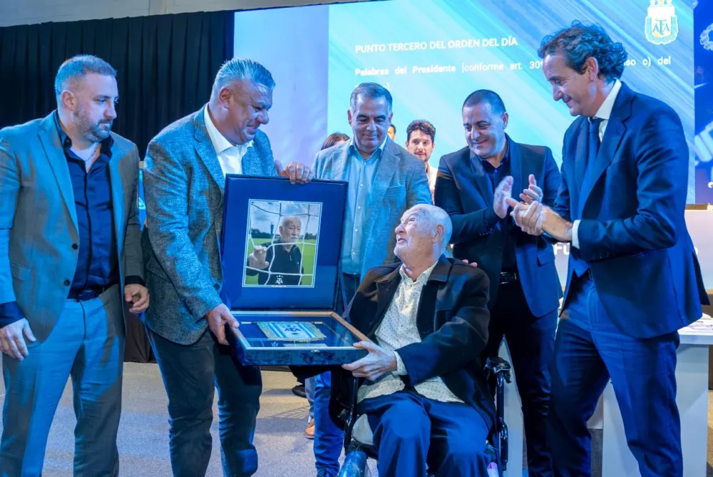 La Asociación del Fútbol Argentino celebró su Asamblea General Ordinaria y Extraordinaria 2025. 3