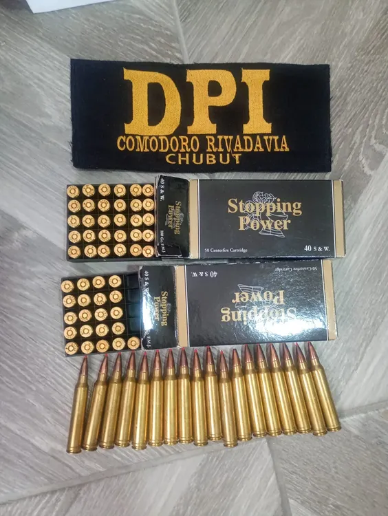 Incautaron armas, municiones y una moto robada en Comodoro