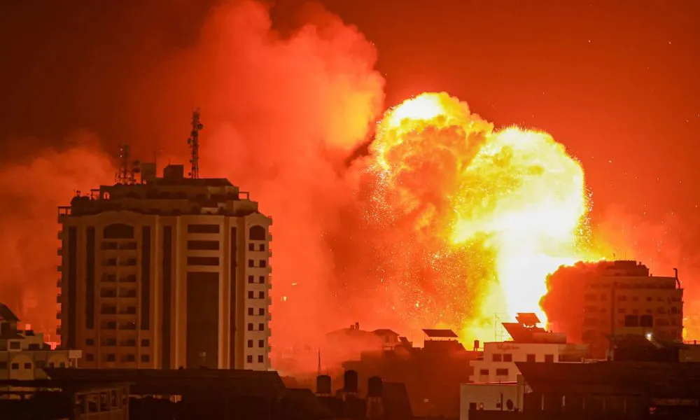 Bombardeos sobre Gaza. Foto: AFP / EL PAÍS Uruguay