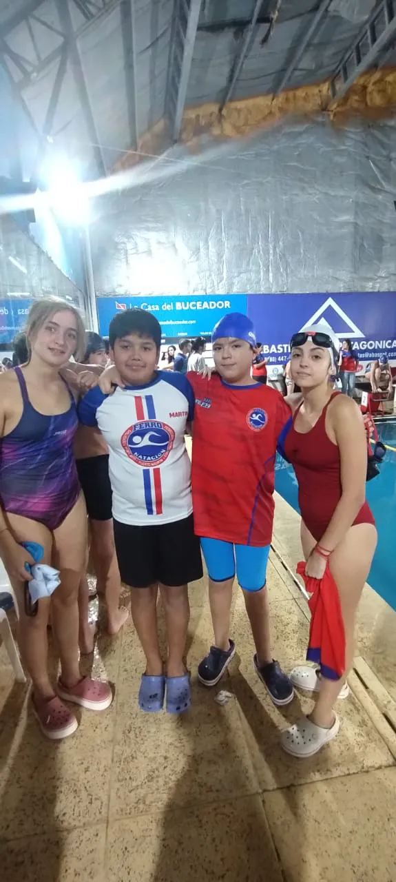 CIENTOS DE CHICOS DISFRUTARON DEL PROVINCIAL DE NATACIÓN
