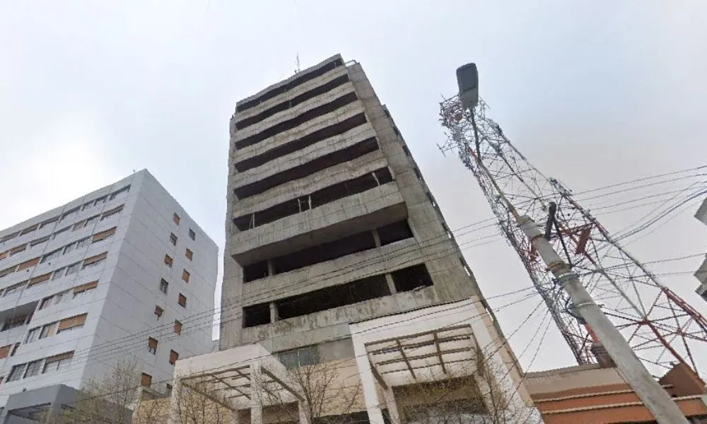 Edificios sin terminar en Trelew imagen google maps