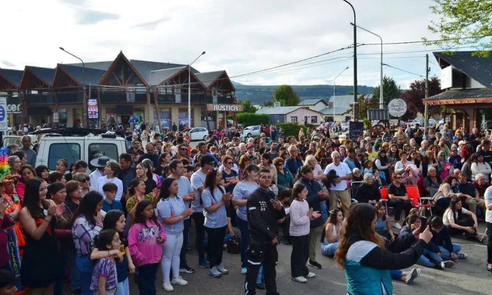 Multitudinario acompañamiento a la Fiesta de los Tulipanes