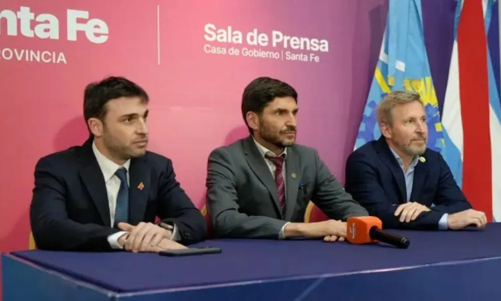 Gobernadores Ignacio Torres, Maximiliano Pullaro y Rogelio Frigerio