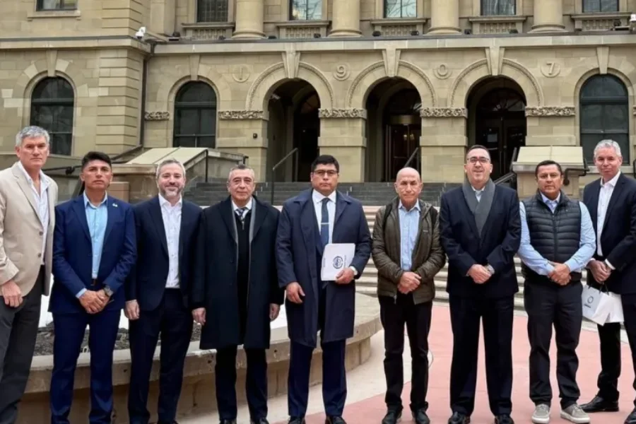 La provincia presentó en Alberta su potencial productivo ante empresarios y funcionarios, destacando la baja de regalías, nuevos proyectos y oportunidades de desarrollo.