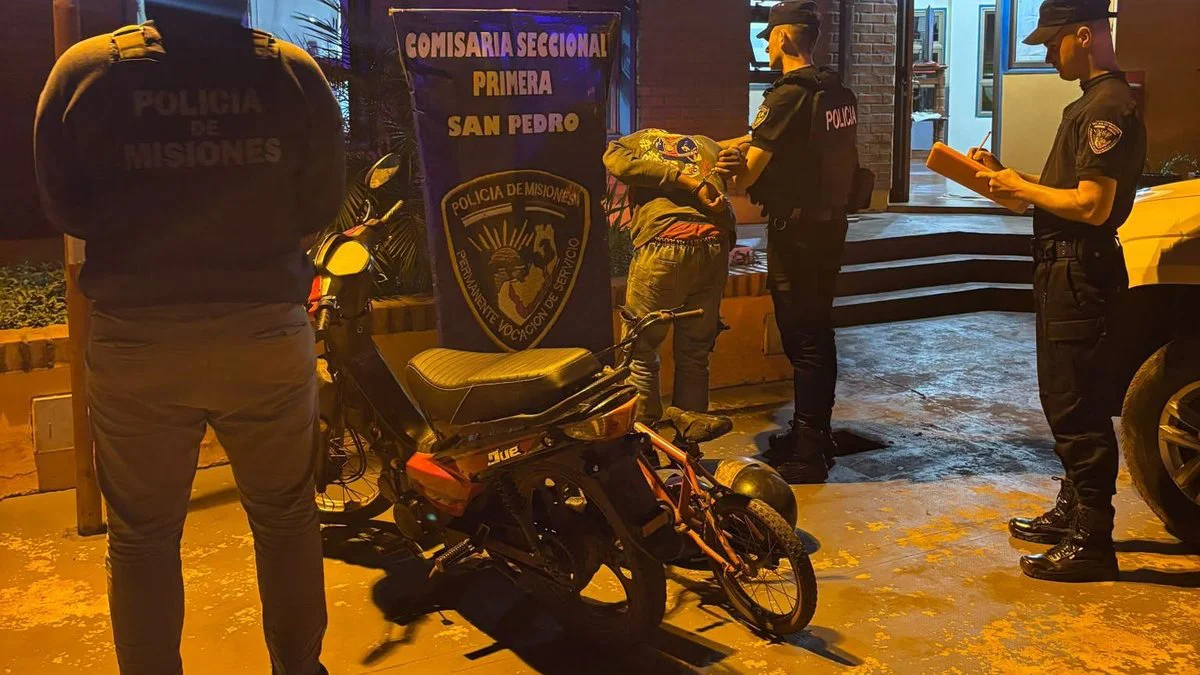 Detienen a un joven que circulaba con una moto robada