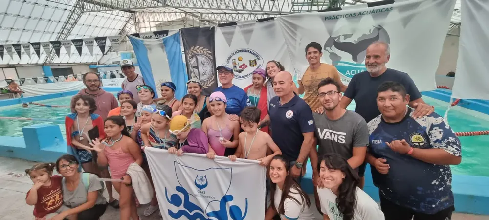 NATACIÓN CON ALETAS: ENTREGA DE MEDALLAS EN EL ESCRÓFALO
