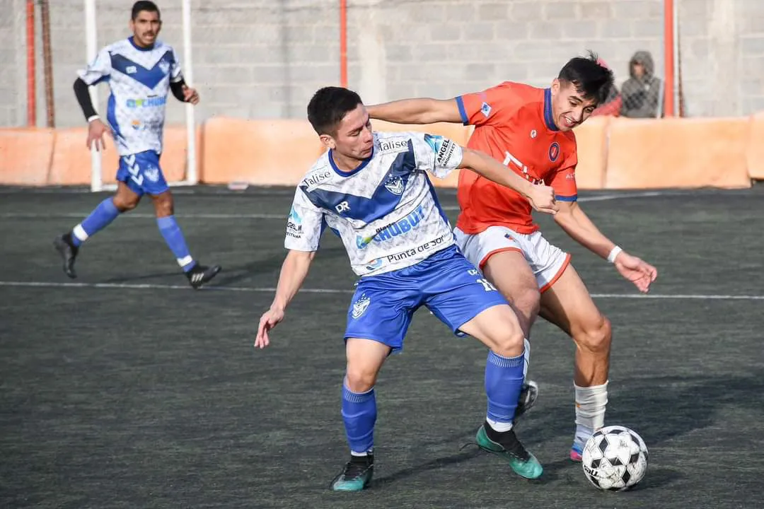 JJ MORENO GOLEÓ A ROCA Y SIGUE PRENDIDO EN LA TABLA